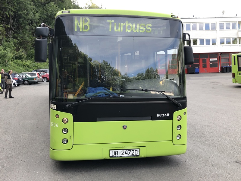 Bussen ved henting på Skui